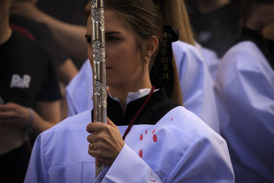 Jesús de la Pasión se ha puesto en la calle con novedades como los bordados de su túnica. La Policía Nacional no ha fallado a su cita con la Cofradía 