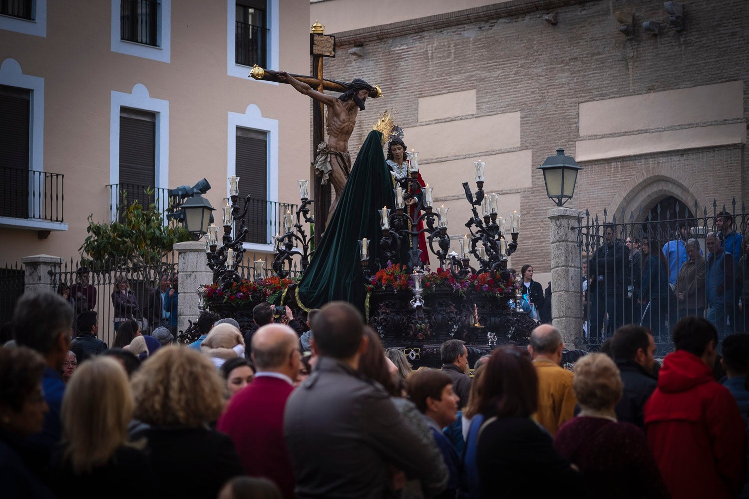 Fotos: Dulce Nombre de Jesús y Nazarenos de la Santa Vera de la Cruz, por las calles de Motril