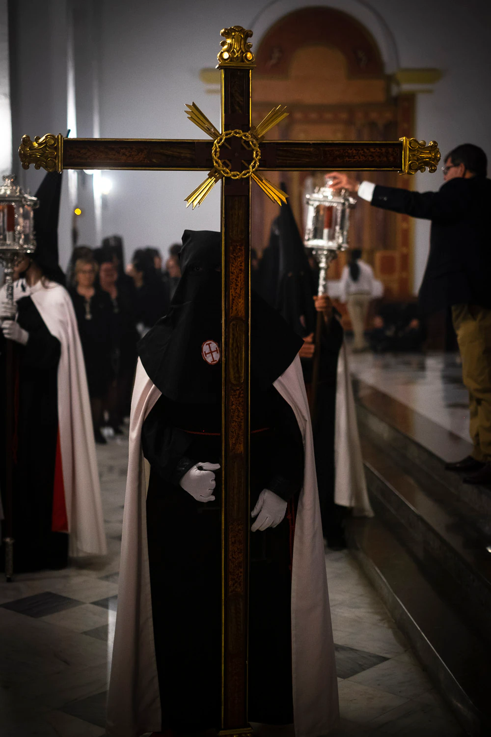 Fotos: El Sepulcro y la Virgen de los Dolores procesionan por las calles de Motril
