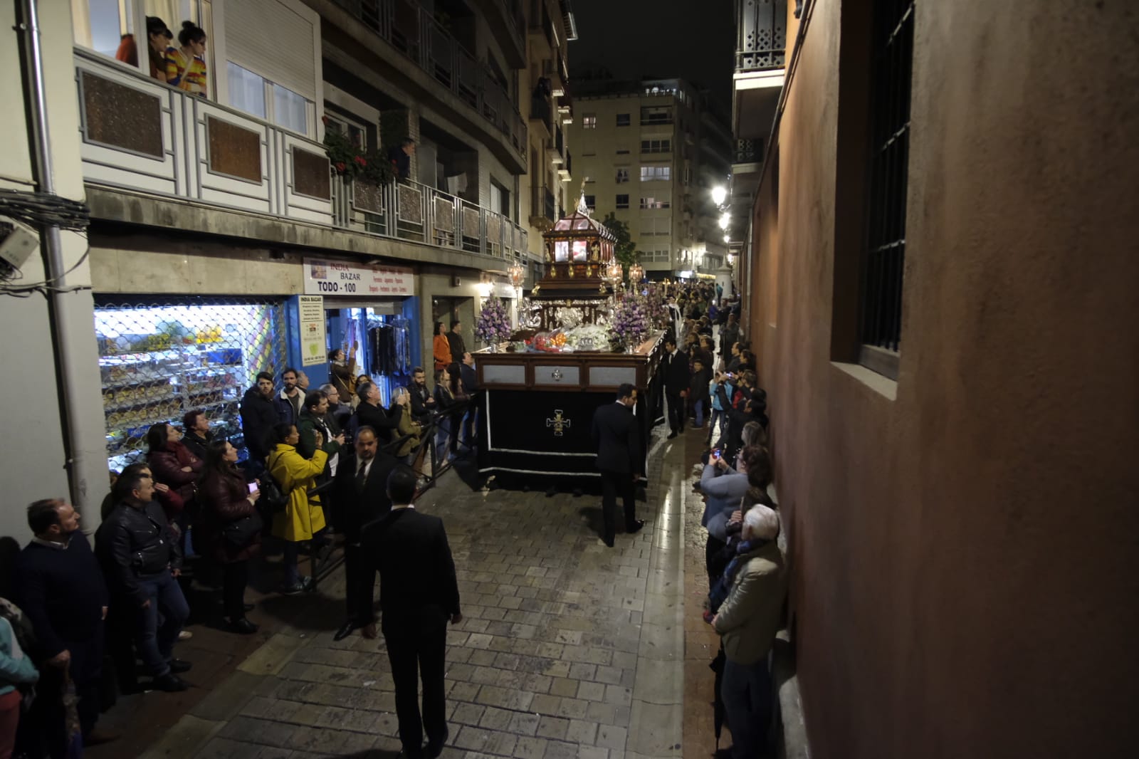 Santo Entierro cierra un Viernes Santo redondo.