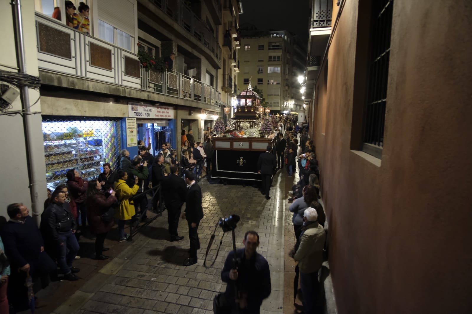 Santo Entierro cierra un Viernes Santo redondo.