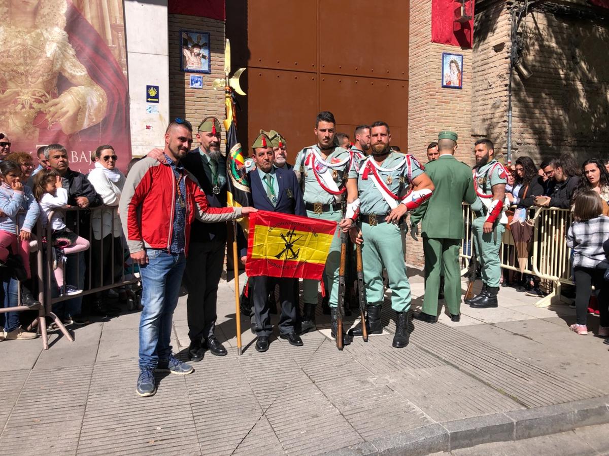 Desde la salida en San Juan de Letrán, la primera cofradía de la tarde del Viernes Santo ha hecho su desfile acompañada por los militares