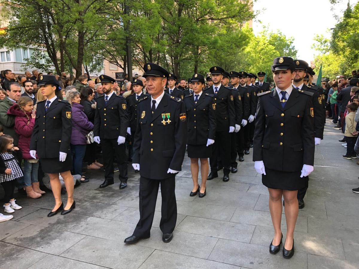 Desde la salida en San Juan de Letrán, la primera cofradía de la tarde del Viernes Santo ha hecho su desfile acompañada por los militares