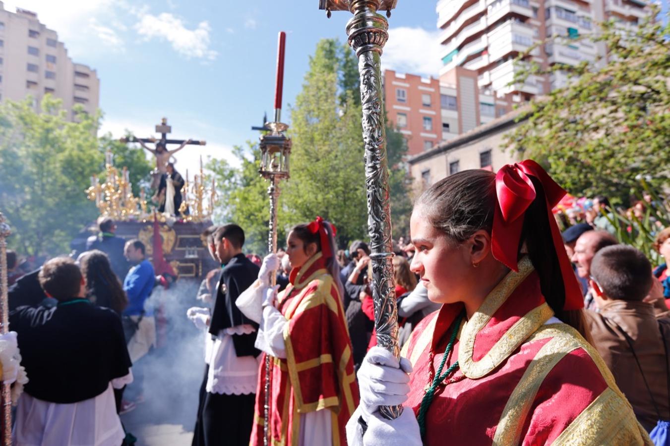 Desde la salida en San Juan de Letrán, la primera cofradía de la tarde del Viernes Santo ha hecho su desfile acompañada por los militares