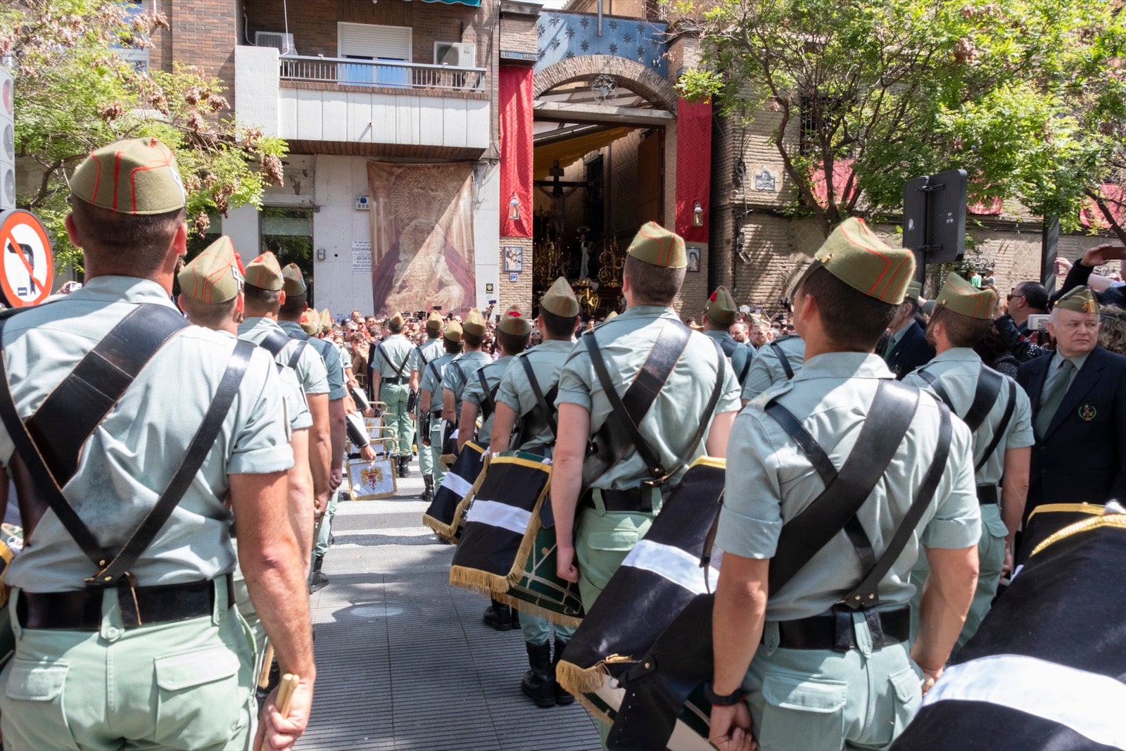 Los legionarios estarán esta tarde tras la cruz de guía de la cofradía de los Ferroviarios