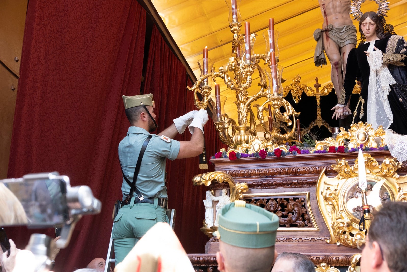 Los legionarios estarán esta tarde tras la cruz de guía de la cofradía de los Ferroviarios