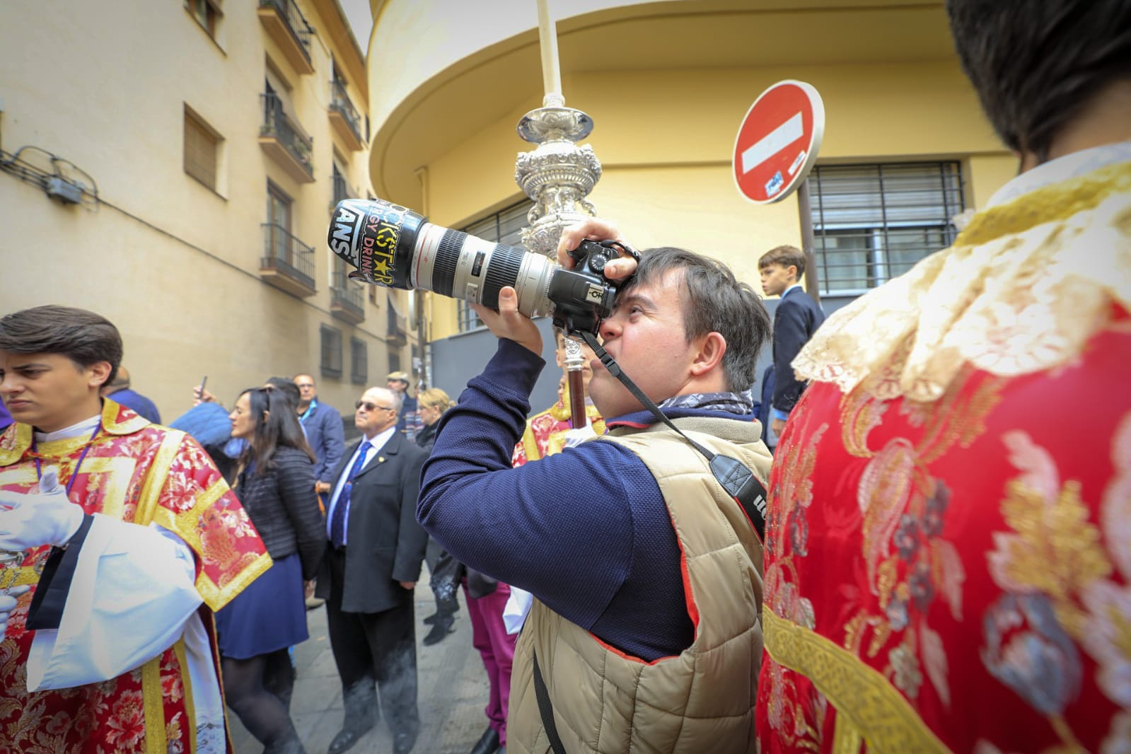 Granada acude a la cita en el Campo del Príncipe con la Virgen de la Soledad