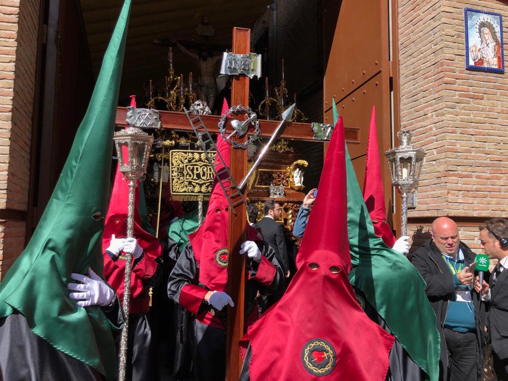 Los Ferroviarios salen de su templo acompañados de la Legión