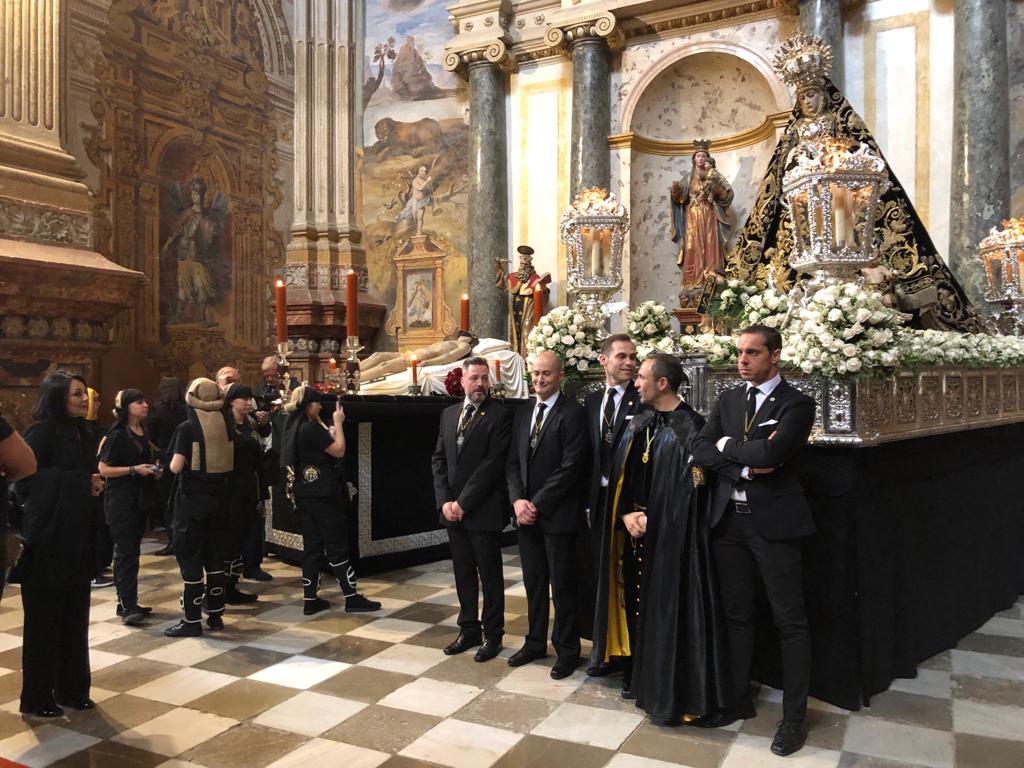 Las Chías se preparan en su templo para el desfile procesional