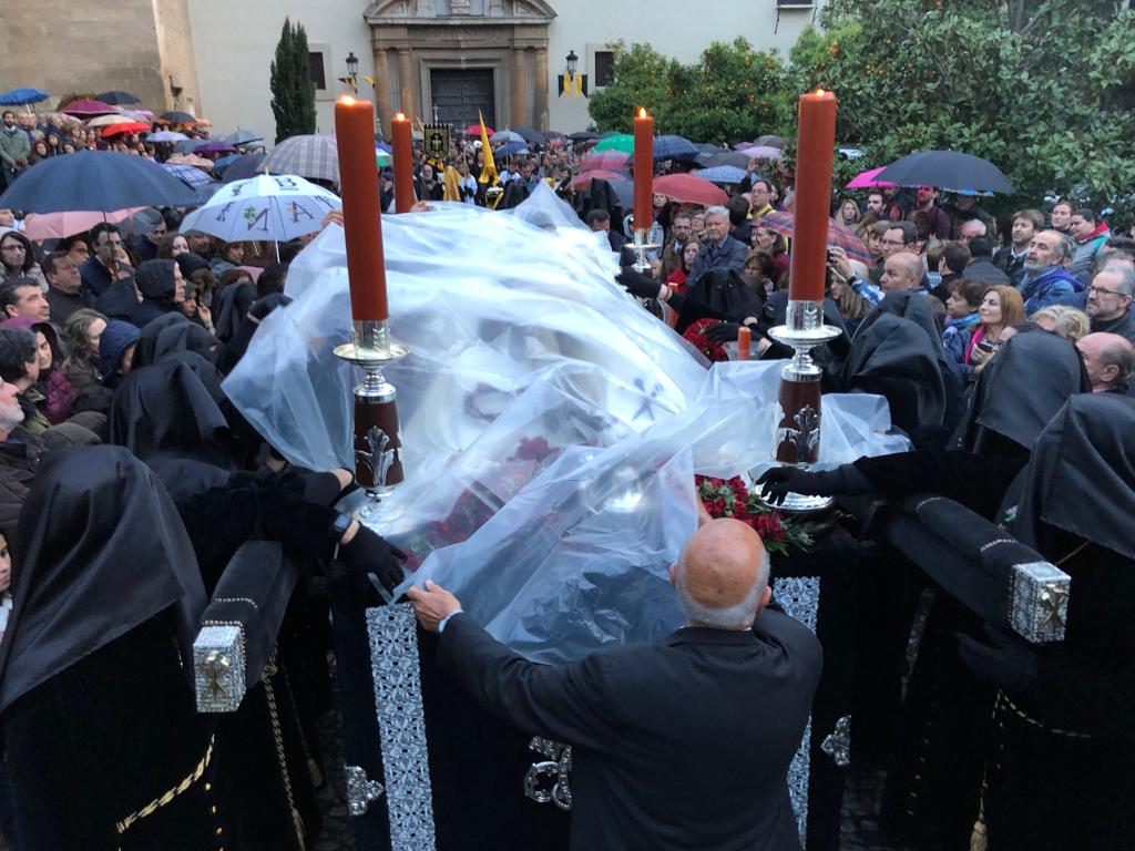 El Descendimiento del Señor, protegido ante la lluvia