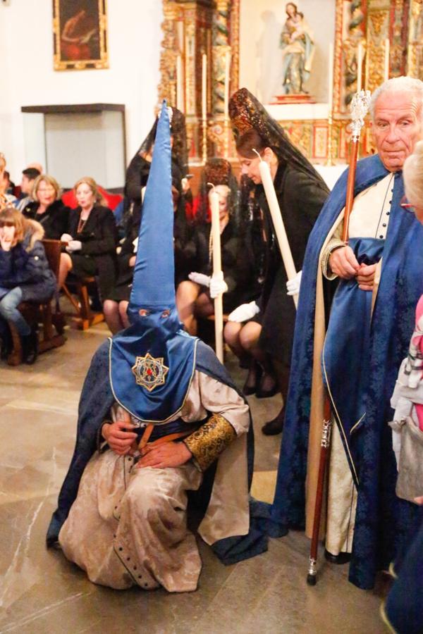 La lluvia finalmente ha hecho acto de aparición en la capital y ha provocado que la Alhambra suspenda su procesión