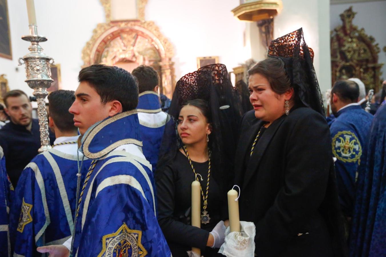 La lluvia finalmente ha hecho acto de aparición en la capital y ha provocado que la Alhambra suspenda su procesión