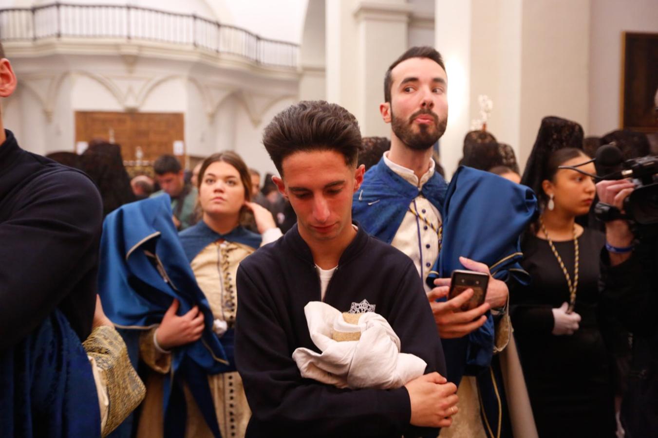 La lluvia finalmente ha hecho acto de aparición en la capital y ha provocado que la Alhambra suspenda su procesión