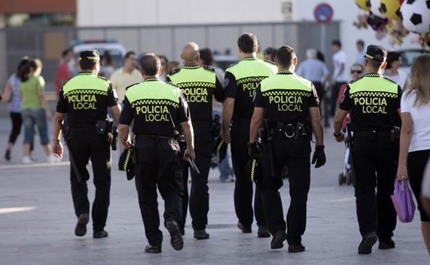 Empleo: Así son los exámenes de las oposiciones a Policía Local y bomberos en Granada