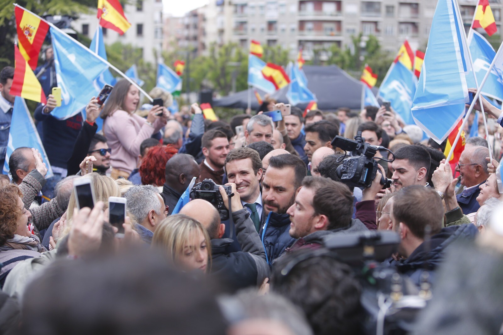 Las imágenes del encuentro de Casado con sus votantes.