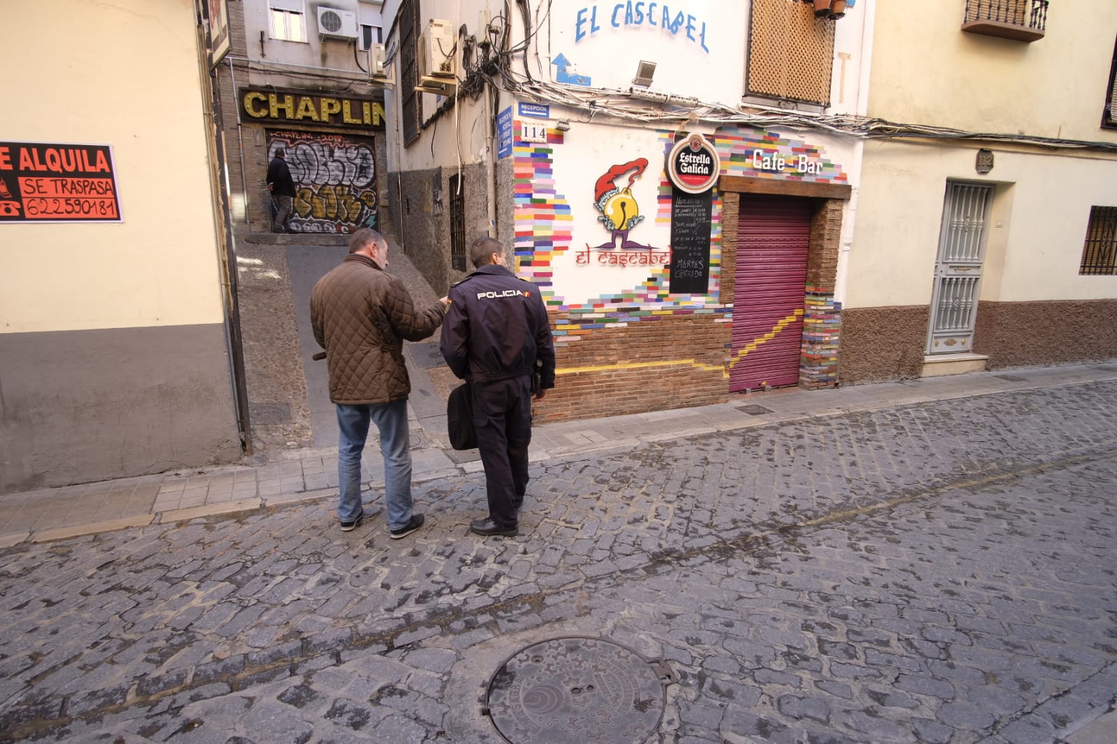 La céntrica calle de Granada se ha covnertido en escenario de un asesinato en la madrugada de este miércoles