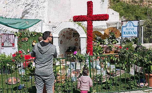 Veinte cruces con barra animarán Granada en el Día de la Cruz