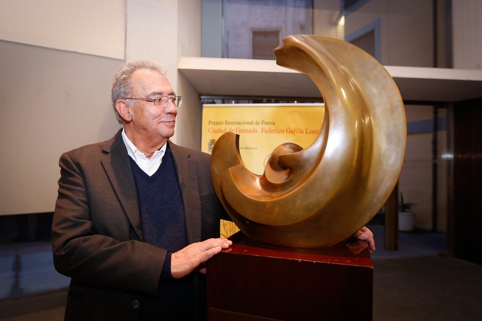 El acto de entrega de la décimo quinta edición del Premio Internacional de Poesía García Lorca sirve de homenaje al autor de Antioquía. 