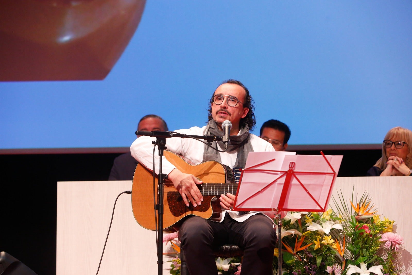 El acto de entrega de la décimo quinta edición del Premio Internacional de Poesía García Lorca sirve de homenaje al autor de Antioquía. 