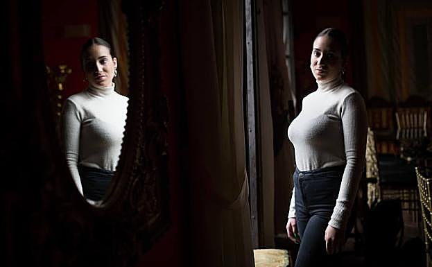 Estela Trujillo posa después de contestar a las preguntas de IDEAL.