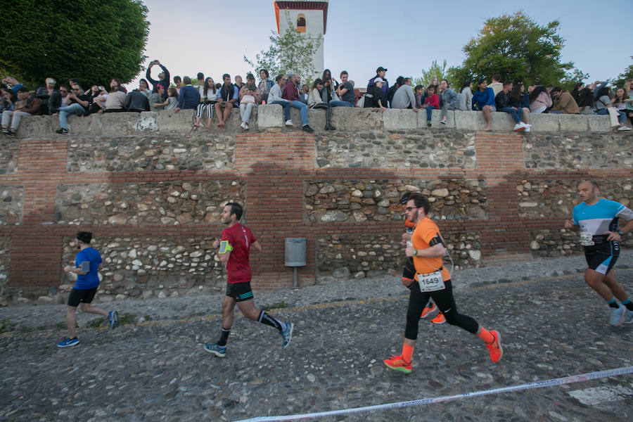 La carrera ha recorrido toda la ciudad y se ha insertado por las empinadas calles del Albaicín