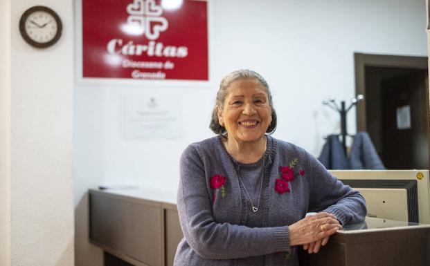 Carmen Muñoz es voluntaria de Cáritas desde hace más de tres décadas.