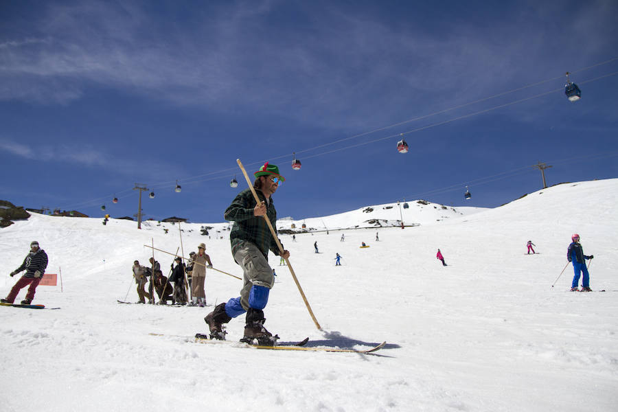 La bajada de la Peña Telemarkera Rikitaum cerró el programa de recaudación de fondos para la lucha contra esta enfermedad