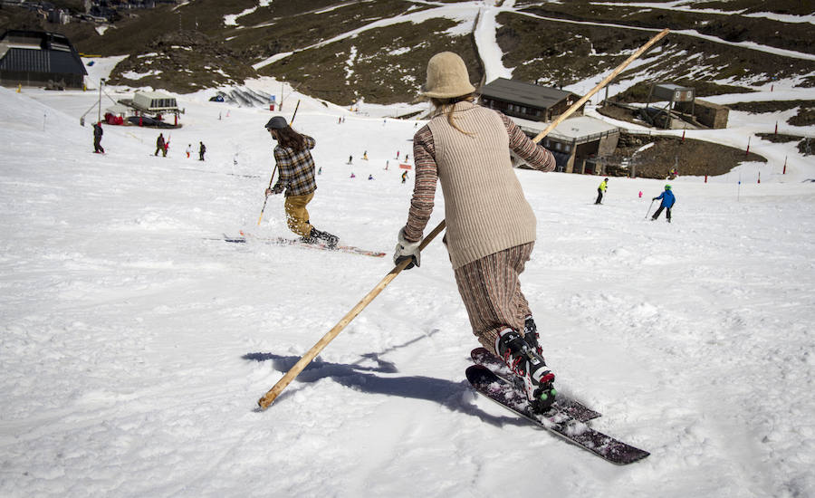 La bajada de la Peña Telemarkera Rikitaum cerró el programa de recaudación de fondos para la lucha contra esta enfermedad