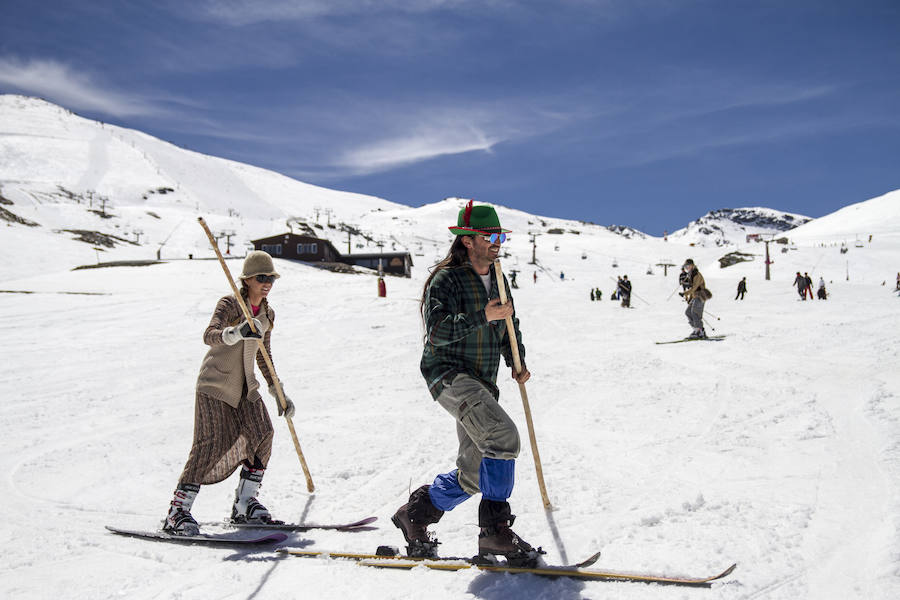 La bajada de la Peña Telemarkera Rikitaum cerró el programa de recaudación de fondos para la lucha contra esta enfermedad