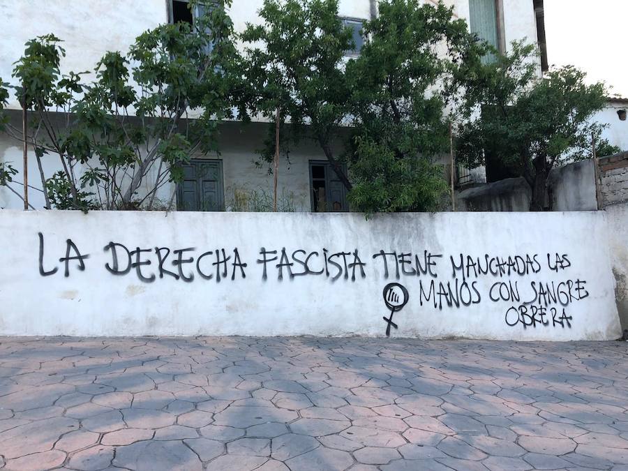 Las pintadas iban referidas a los partidos Vox, PP y Ciudadanos