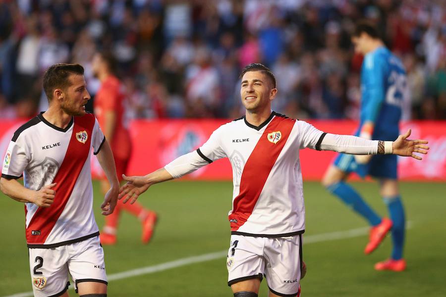 Las mejores imágenes del partido de la 35ª jornada entre el Rayo Vallecano y el Real Madrid. 