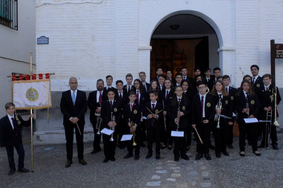 La iglesia de este municipio alpujarreño posee imágenes de gran valor y una colección de indumentaria litúrgica, alguna bordada con hilos de oro y plata