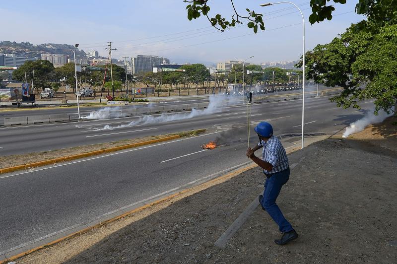 Los opositores Guaidó y Leopoldo López lideran el golpe contra Maduro 