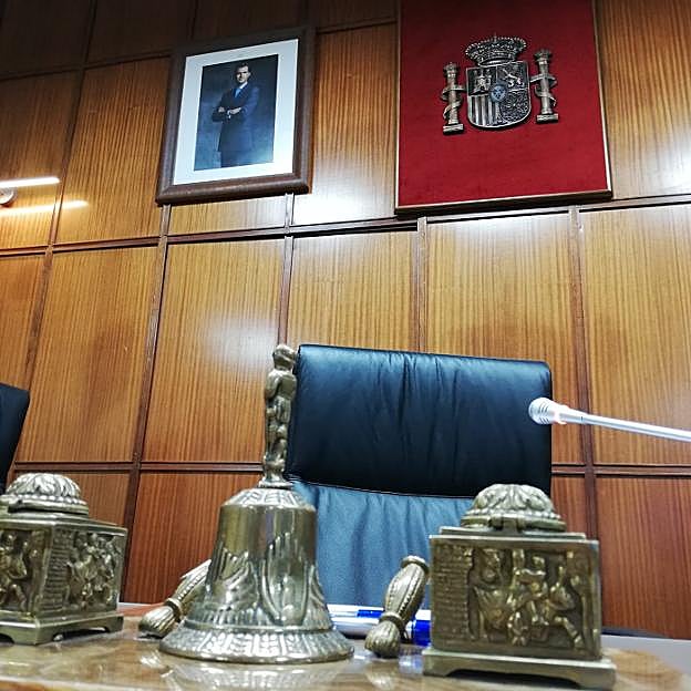 Campanilla de un juzgado de Jaén, usada por el juez para poner orden en la sala.