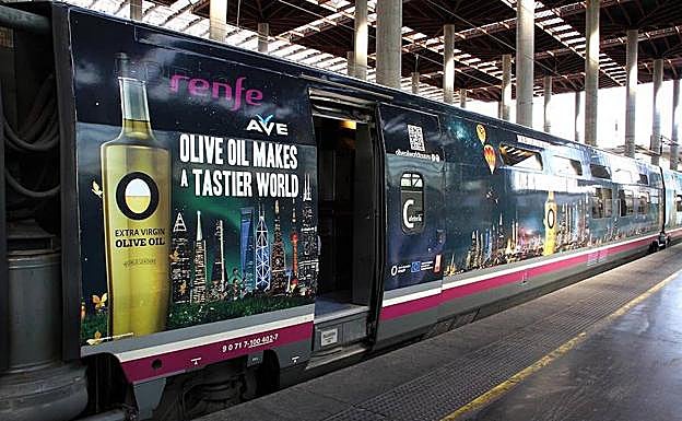 Ave Madrid-Sevilla decorado. 