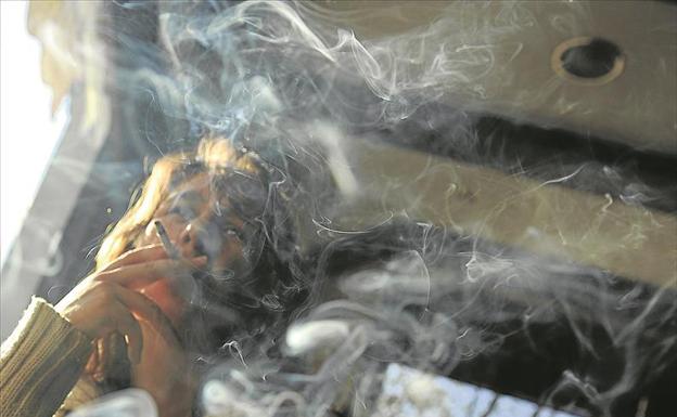 El Gobierno quiere prohibir el fumar en el coche