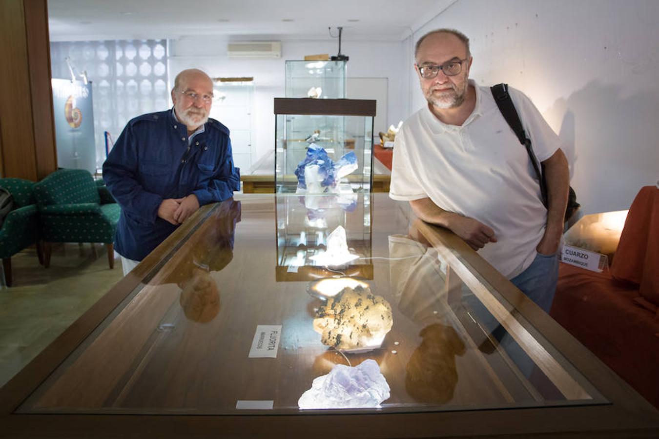 La Facultad de Ciencias de la Universidad de Granada acoge la exposición 'Cristales, un mundo por descubrir', donde se pueden observar increíbles piezas de cristal extraídas de la naturaleza. También paneles explicativos sobre la relevancia de la cristalización en las investigaciones científicas y los usos industriales.