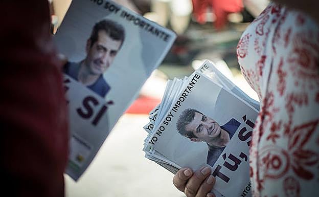 Imagen principal - (1) Los flyers de Cambril. (2) La propuesta agroecológica de 'Vamos'. (3) El stand de PSLF.