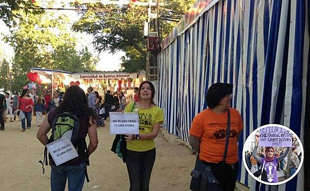 Esther Sanz (centro) hace campaña en el Corpus de 2011. En el círculo, el pasado 8M.