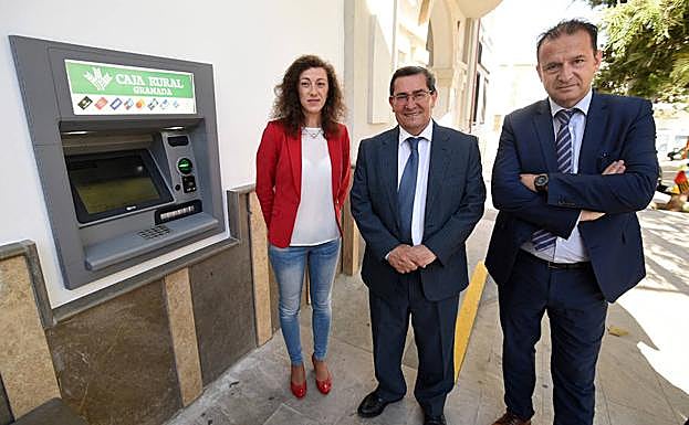 Calicasas cuenta con cajero automático después de tres años sin servicios bancarios