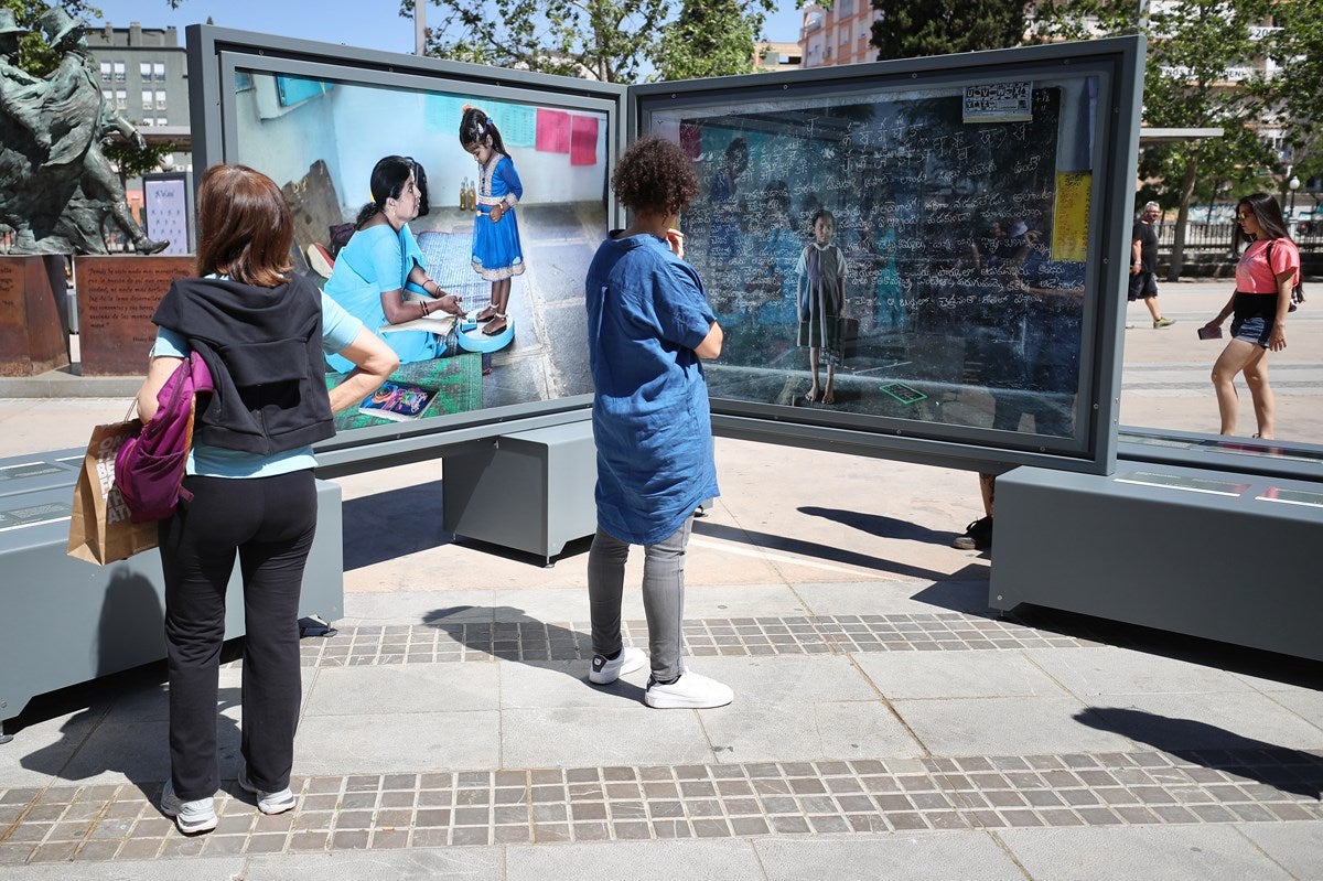 Exposición de fotografias «Tierra de sueños» de Cristina garcía Rodero, en el Paseo del Salón.