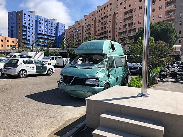 Furgoneta accidentada donde iba escondido el millón de euros.
