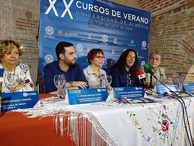 Tomatito puso en valor la figura de Paco de Lucía durante la presentación.