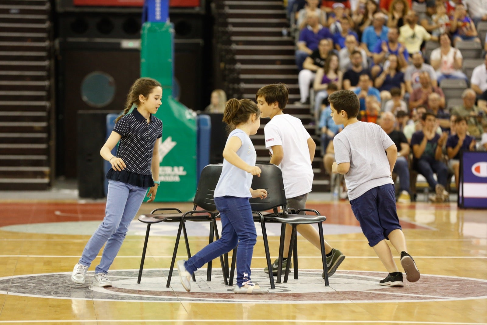 El Palacio de los Deportes de Granada fue el escenario de las espectaculares acrobacias con canastas de por medio del mítico equipo de Harlem