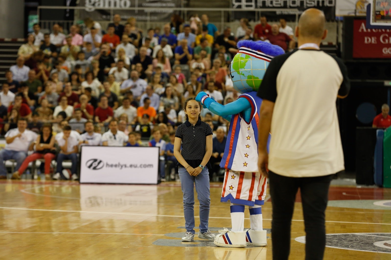 El Palacio de los Deportes de Granada fue el escenario de las espectaculares acrobacias con canastas de por medio del mítico equipo de Harlem