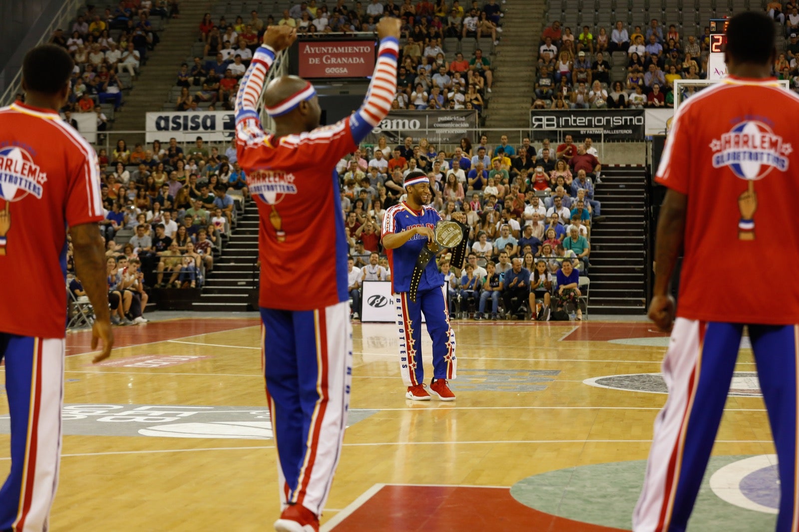 El Palacio de los Deportes de Granada fue el escenario de las espectaculares acrobacias con canastas de por medio del mítico equipo de Harlem
