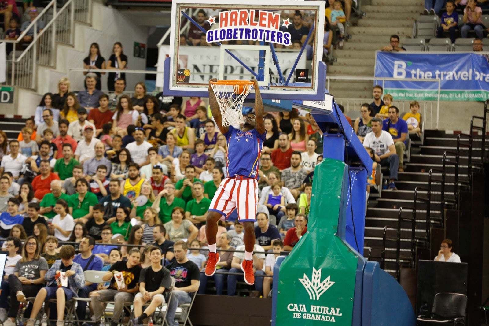 El Palacio de los Deportes de Granada fue el escenario de las espectaculares acrobacias con canastas de por medio del mítico equipo de Harlem