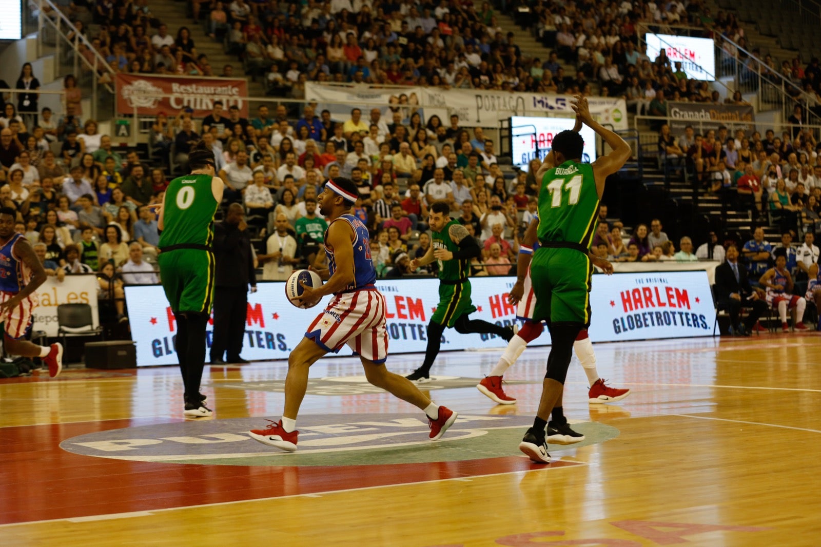 El Palacio de los Deportes de Granada fue el escenario de las espectaculares acrobacias con canastas de por medio del mítico equipo de Harlem