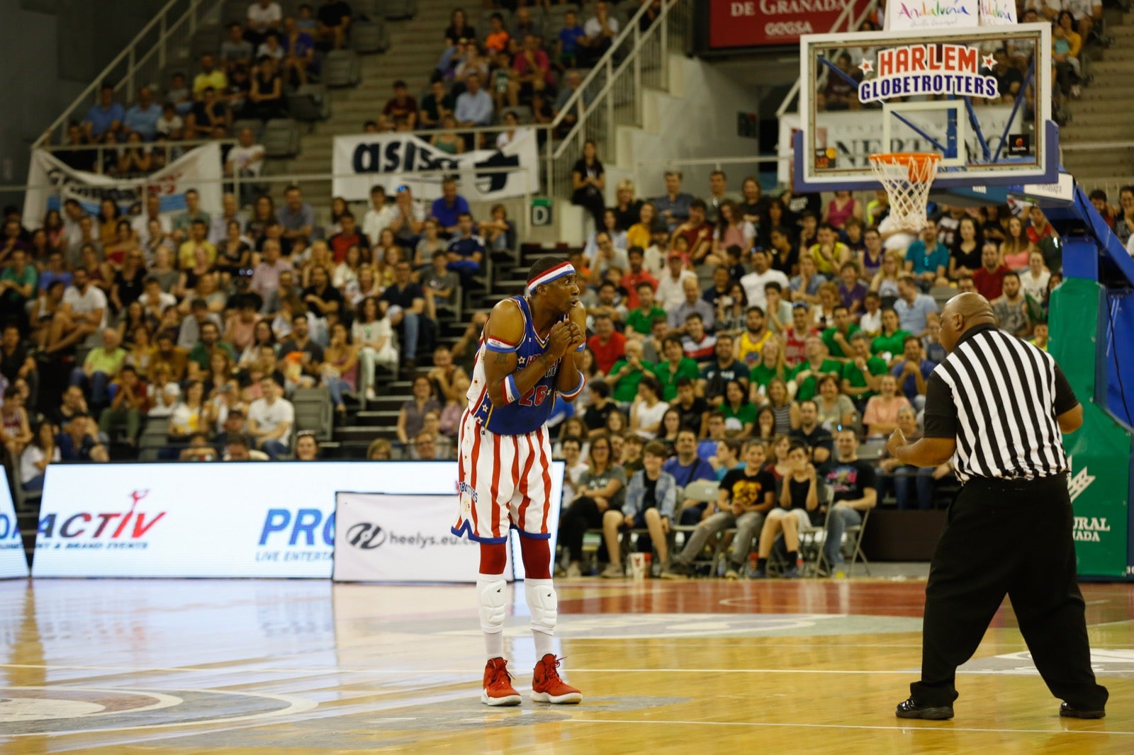 El Palacio de los Deportes de Granada fue el escenario de las espectaculares acrobacias con canastas de por medio del mítico equipo de Harlem