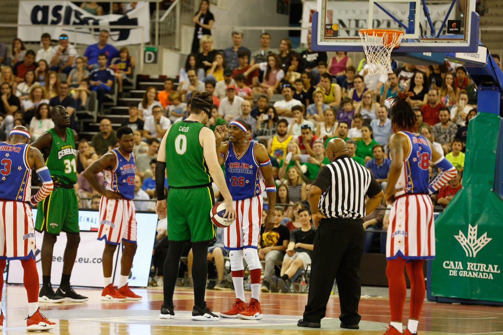 El Palacio de los Deportes de Granada fue el escenario de las espectaculares acrobacias con canastas de por medio del mítico equipo de Harlem